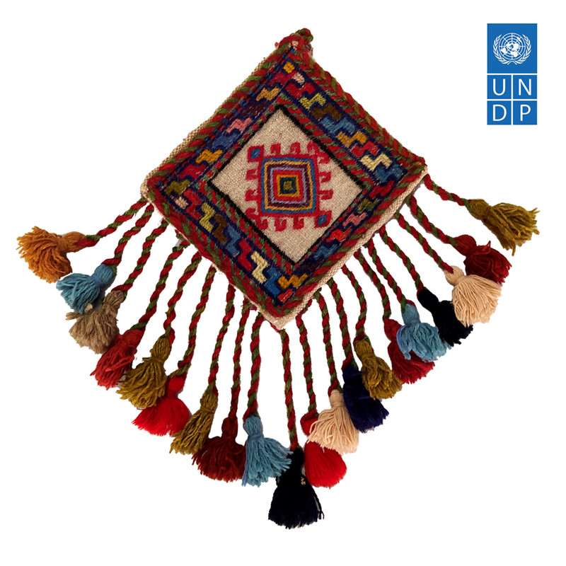 خرید و قیمت آویز سرپرده مدل سنتی طرح فرش