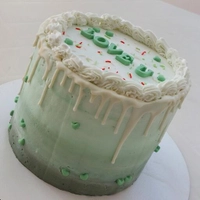 کیک تولد خامه ای(پذیرش سفارش انواع کیک و شیرینی خانگی در وزن و طرح دلخواه)