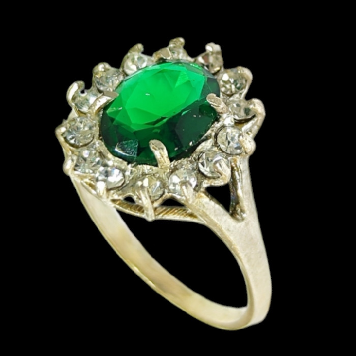 انگشتر نقره زنانه مدل زمرد مخراج برلیان کد 888