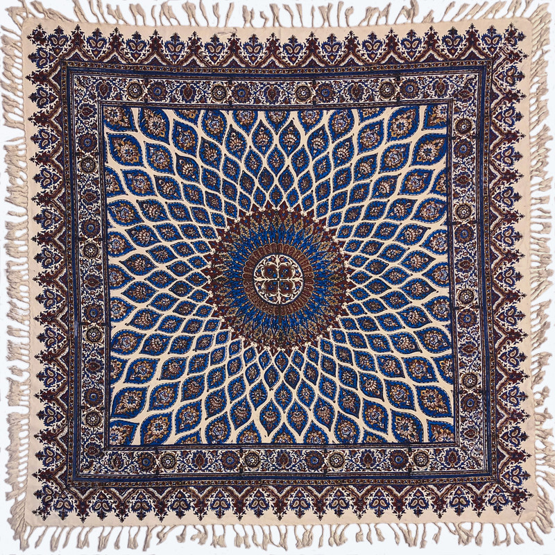 رومیزی قلمکار ممتاز اصفهان اثر عطريان طرح مسجد شیخ لطف اله مدل G127سایز 100*100 سانتی متر