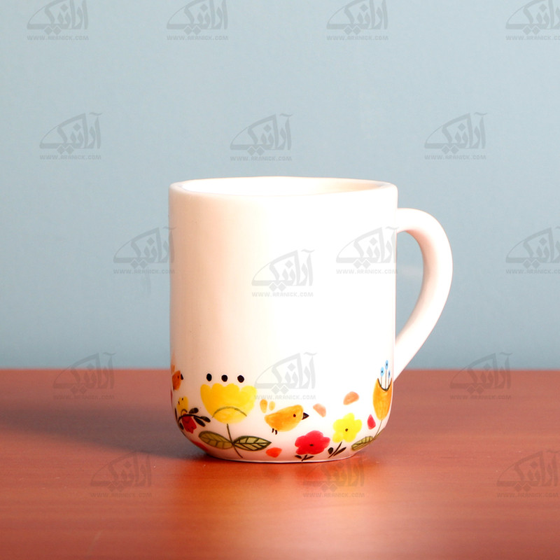 لیوان سفالی آرانیک دسته دار نقاشی زیر لعابی رنگ سفید طرح بوستان مدل 1002900008