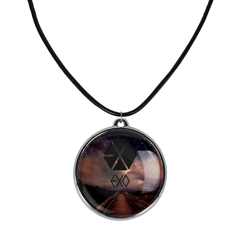 گردنبند خندالو مدل گروه موسیقی اکسو EXO کد 25332534