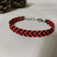 دستبند منجوق بافی شیک با ترکیب رنگ قرمز و مشکی