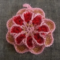اسکاج بافتنی طرح گل دو لایه با نخ سوزنی در رنگ قرمز صورتی و رنگهای مختلف