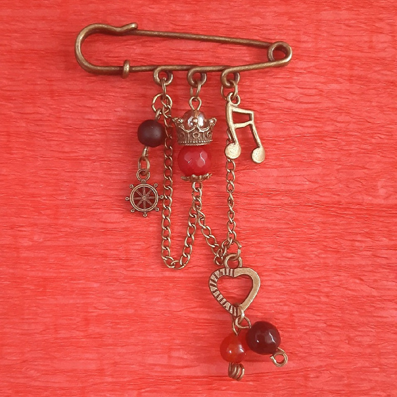 سنجاق سینه زنانه مدل تاج و قلب کد 1508