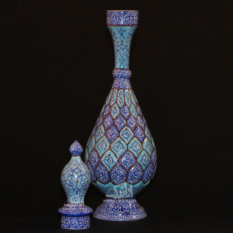 صراحی میناکاری رنگ آبی طرح اسلیمی مدل 1005300003