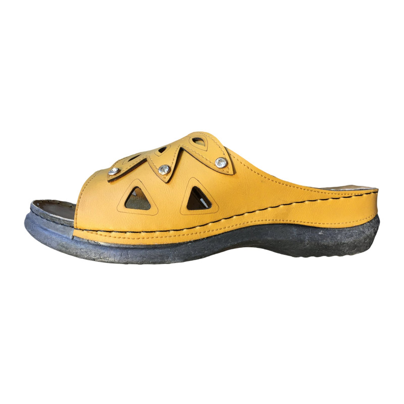 دمپایی زنانه مدل برگ نگین دار رنگ زرد