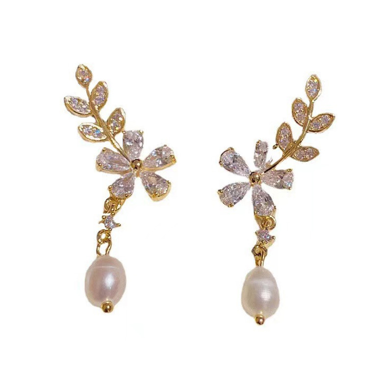 خرید و قیمت گوشواره زنانه مدل گل و برگ هلال کد 00702