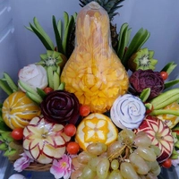 حکاکی میوه و میوه ارایی شب یلدا و یخچال عروس بابهترین کیفیت و قیمت پذیرفته میشود