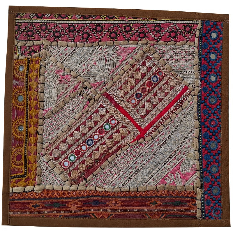 رومیزی سوزن دوزی مدل چهل تیکه عسلی کد KOH37